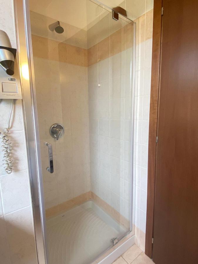 Luxury Apartments - Le Fate - Residence With Pool Манерба-дель-Гарда Экстерьер фото