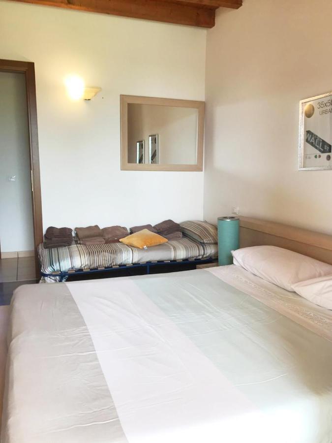 Luxury Apartments - Le Fate - Residence With Pool Манерба-дель-Гарда Экстерьер фото